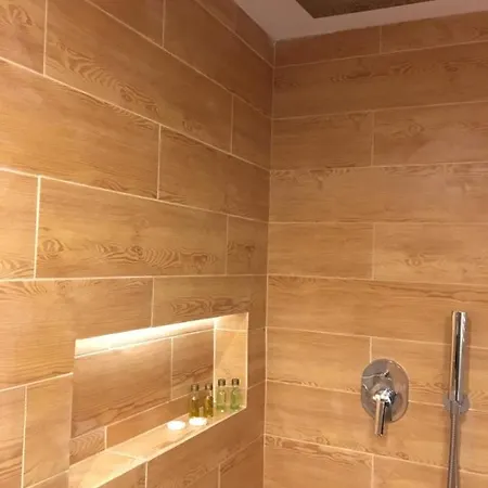 Lisbon Cozy House W/garden And Pool בקתה