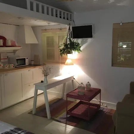 Lisbon Cozy House W/garden And Pool Alpstuga *