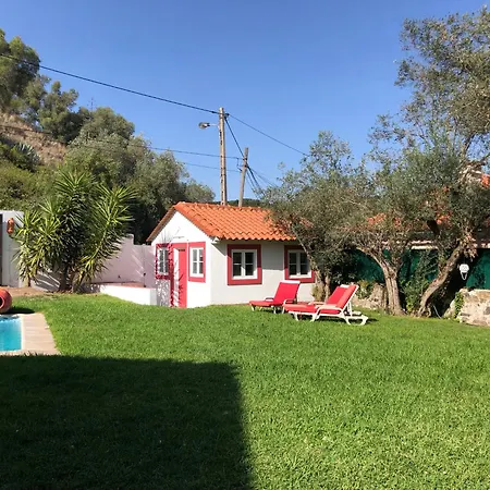 Lisbon Cozy House W/garden And Pool Alpstuga Valejas